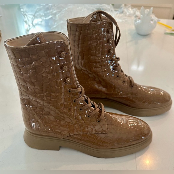 Stuart Weitzman Mckenzee Tan Croc-Embossed Lace-Up Boots Size 7.5 $695 - Picture 7 of 9